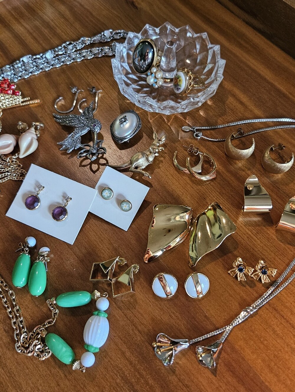 Vintage AVON Jewelry LOT 24pcs. Earrings, Necklaces, Brooches, Rings
